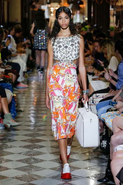 Look 12